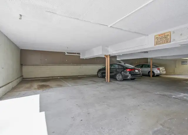 Photo of 525 E Magnolia Blvd, Burbank, CA 91501