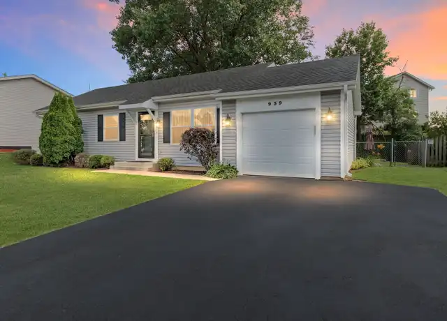 Property at 939 Shorewood Dr, Bartlett, IL, 60103, 3 beds, 2 baths, [object Object]