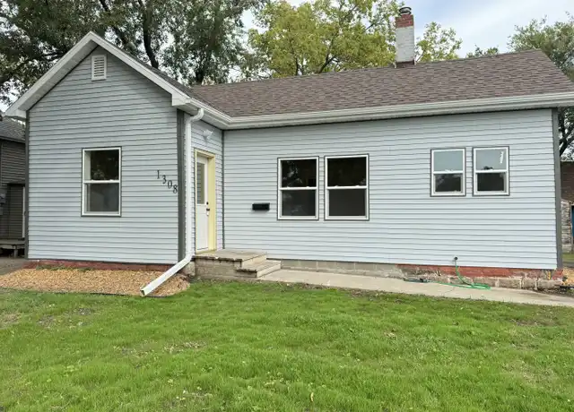 Property at 1308 3rd Ave SW, Aberdeen, SD, 57401, 2 beds, 1 bath, [object Object]