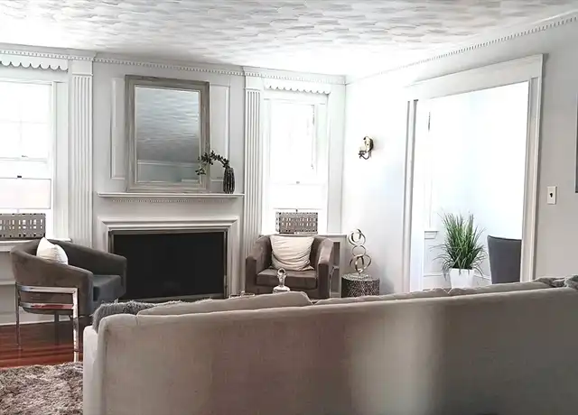 Property at 14-16 Cotter Rd Unit 1, Waban, MA, 02468, 2 beds, 1 bath, [object Object]