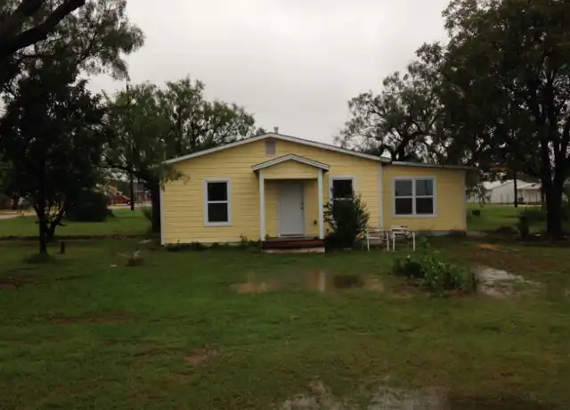 Property at 202 Bennett St, Tye, TX, 79563, 3 beds, 2 baths, [object Object]