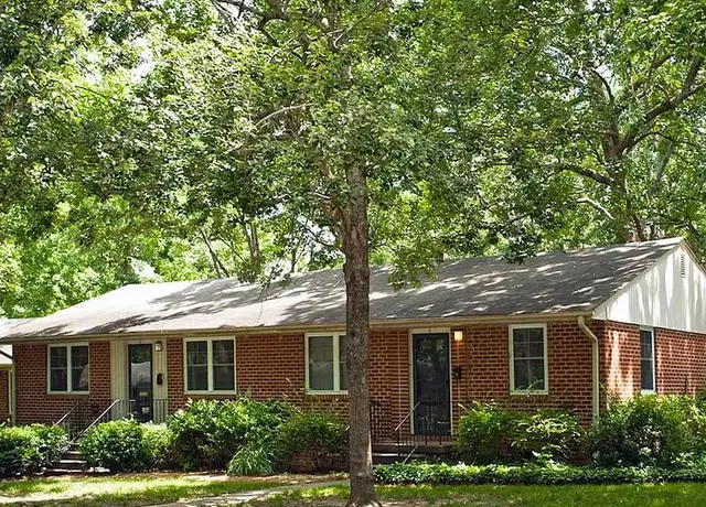 Photo of 140 Hamilton Rd, Chapel Hill, NC 27517