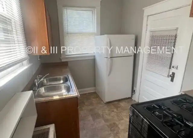 Property at 221 W 37th St Unit 1W, Kansas City, MO, 64111, 2 beds, 1 bath, [object Object]