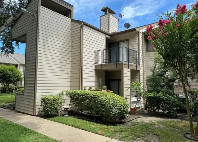 Property at 7128 N Holiday Dr, Galveston, TX, 77550, 2 beds, 1 bath, [object Object]
