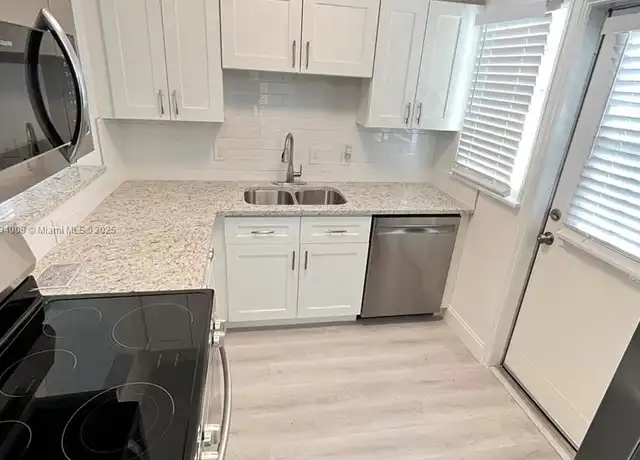 Property at 500 SW 10th St Unit 2, Fort Lauderdale, FL, 33315, 1 bed, 1 bath, [object Object]