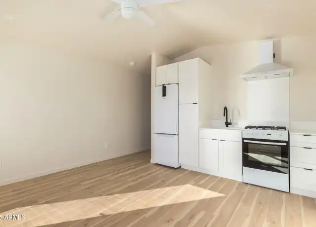 Property at 1332 E Diamond St Unit B, Phoenix, AZ, 85006, 1 bed, 1 bath, [object Object]