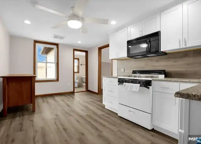 Property at 33 Leuning St Unit 3, South Hackensack, NJ, 07606, 2 beds, 1 bath, [object Object]