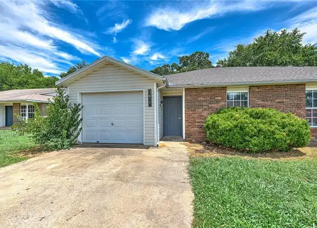 Property at 1658 N Boxley Ave, Fayetteville, AR, 72704, 3 beds, 2 baths, [object Object]