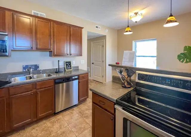 Property at 602 N 33rd St Unit 04, Omaha, NE, 68131, 2 beds, 1 bath, [object Object]