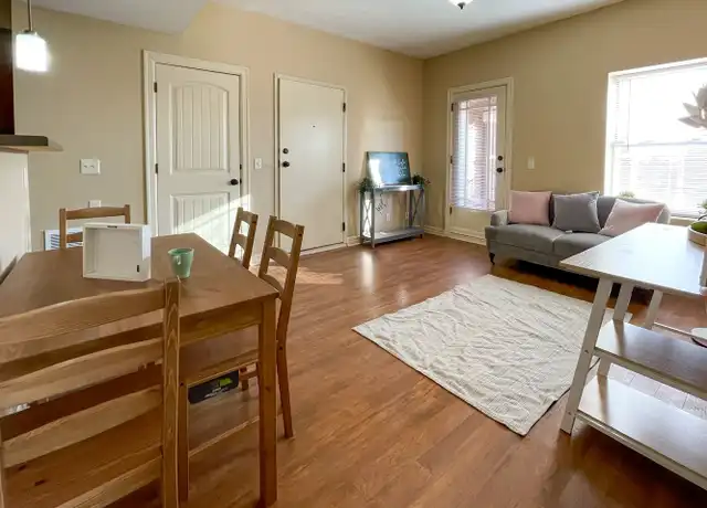 Property at 602 N 33rd St Unit 04, Omaha, NE, 68131, 2 beds, 1 bath, [object Object]
