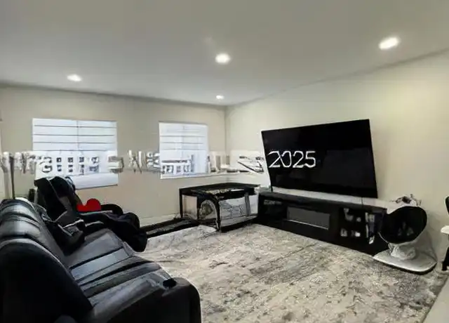 Property at 55 E 4th St, Hialeah, FL, 33010, 2 beds, 2 baths, [object Object]