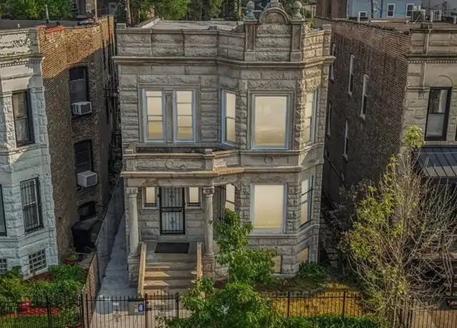 Property at 3220 W Polk St Unit 1, Chicago, IL, 60624, 3 beds, 2.5 baths, [object Object]