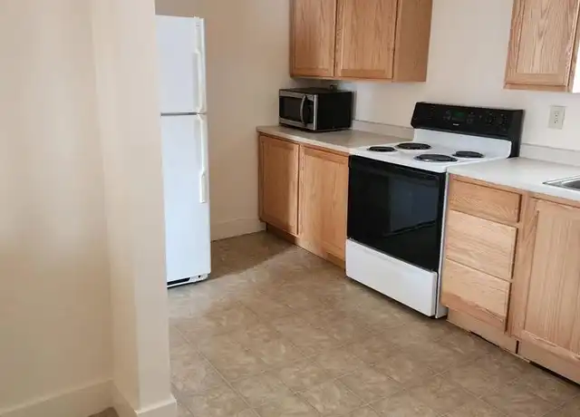 Property at 187 Essex St Apt 3 187 Essex, Bangor, ME, 04401, 2 beds, 1 bath, [object Object]