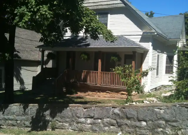 Property at 656 E 8th Ave, Bowling Green, KY, 42101, 2 beds, 1 bath, [object Object]
