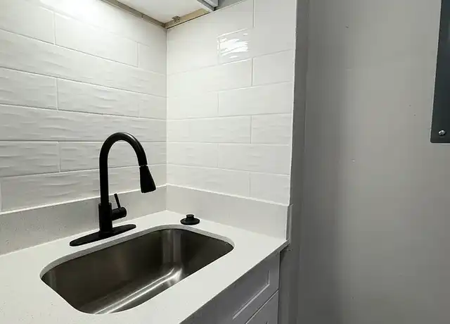 Property at Meridian Living II - 3310 N Meridian St, Indianapolis, IN, 46208, 1 bed, 1 bath, [object Object]