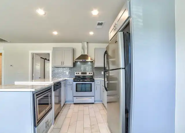 Property at 3315 E 8th St Unit 3315, Tulsa, OK, 74112, 1 bed, 1 bath, [object Object]