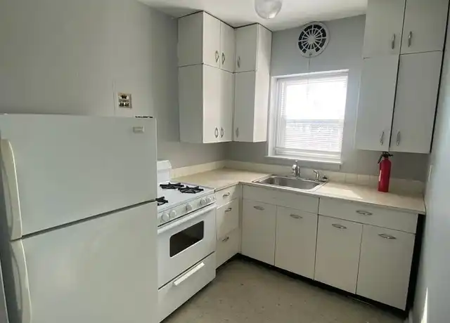 Property at 808 State St Unit 10, Bettendorf, IA, 52722, 2 beds, 1 bath, [object Object]