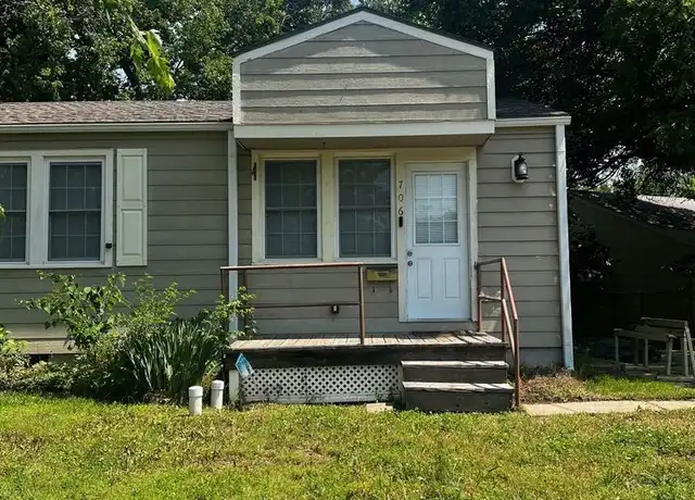 Property at 706 W 1st St, Junction City, KS, 66441, 2 beds, 1 bath, [object Object]