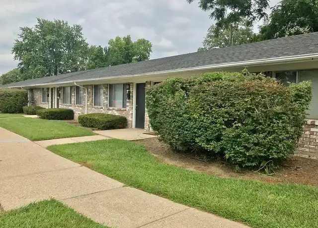 Property at Hunter Ridge Apartments - 250 N East St, Plainfield, IN, 46168, 2 beds, 1 bath, [object Object]