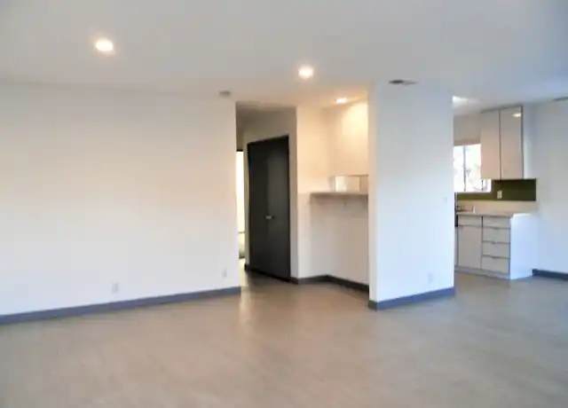 Property at 126 E 18th St Unit D204, Costa Mesa, CA, 92627, 2 beds, 1 bath, [object Object]
