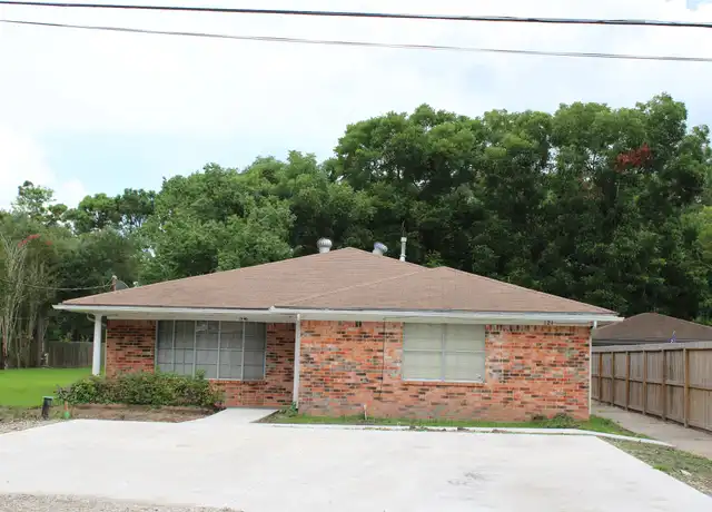 Property at 121 Mary Ln, Bacliff, TX, 77518, 3 beds, 2 baths, [object Object]