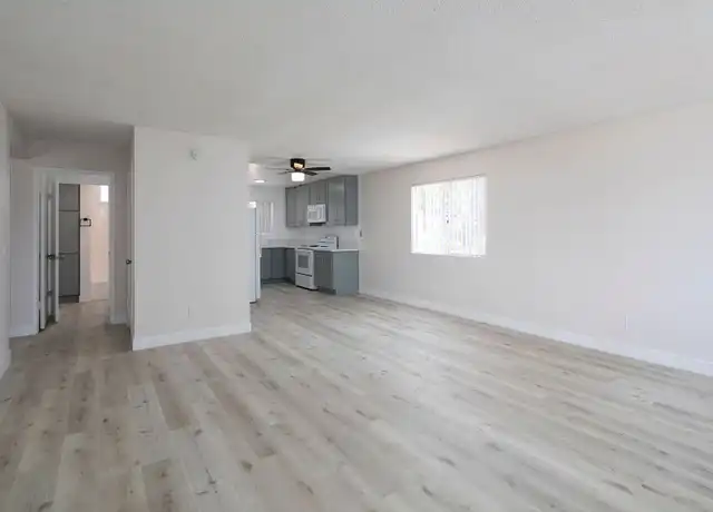 Property at Poway Palms Apartments - 12506 Oak Knoll Rd, Poway, CA, 92064, 2 beds, 1 bath, [object Object]