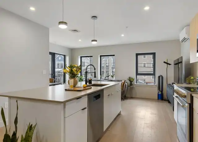 Property at 75 Chestnut St #301, Portland, ME, 04101, 2 beds, 1 bath, [object Object]