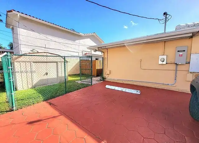 Property at 215 S 12th Ave Unit BACK, Hollywood, FL, 33019, 0 beds, 1 bath, [object Object]