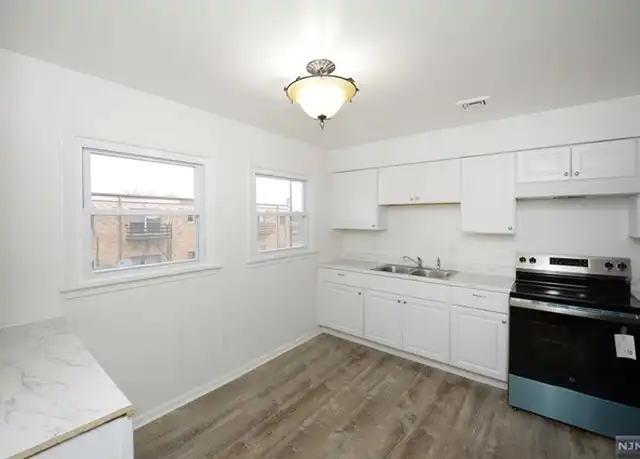 Property at 46 South Pkwy Unit 2, Clifton, NJ, 07014, 2 beds, 1 bath, [object Object]
