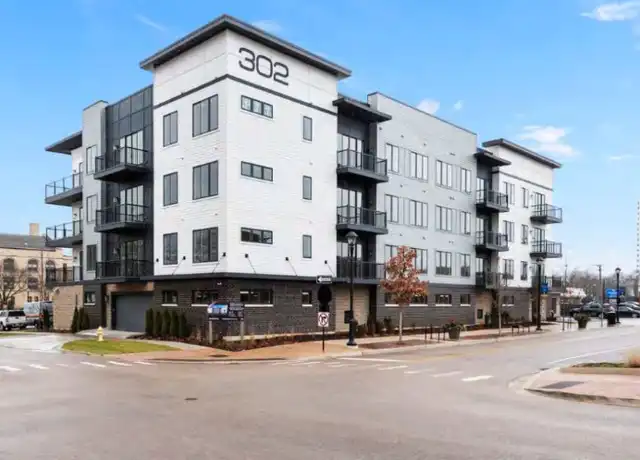 Property at 302 W Liberty Dr Unit 204, Wheaton, IL, 60187, 2 beds, 2 baths, [object Object]