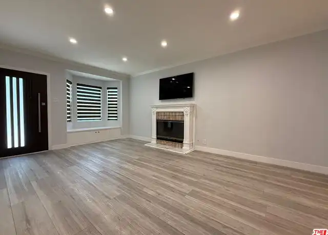 Property at 14018 Calvert St, Van Nuys, CA, 91401, 5 beds, 3 baths, [object Object]