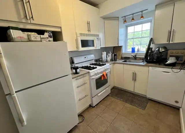 Property at 153 Lake Shore Rd #3, Brighton, MA, 02135, 2 beds, 1 bath, [object Object]