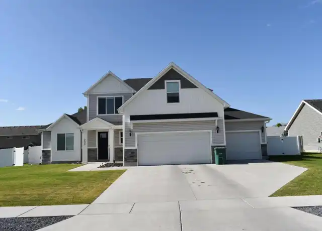 Property at 293 W 450 S, Hyde Park, UT, 84318, 4 beds, 3 baths, [object Object]