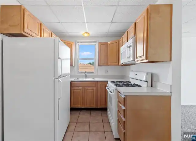 Property at 275 Centre Ave, Secaucus, NJ, 07094, 2 beds, 1 bath, [object Object]