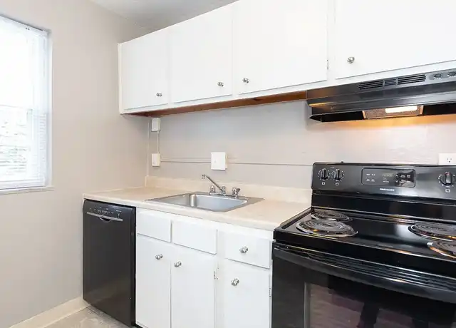 Property at Oxford Court - 21215 Detroit Rd, Rocky River, OH, 44116, 2 beds, 1.5 baths, [object Object]