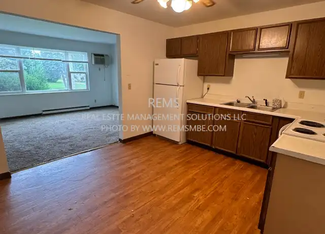 Property at 505 Vine St Unit 2, Wisconsin Dells, WI, 53965, 2 beds, 1 bath, [object Object]