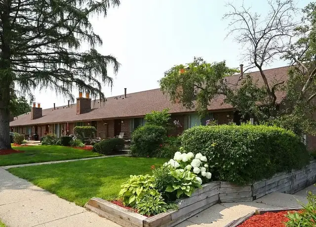 Photo of 128 W Woodstock St, Crystal Lake, IL 60014