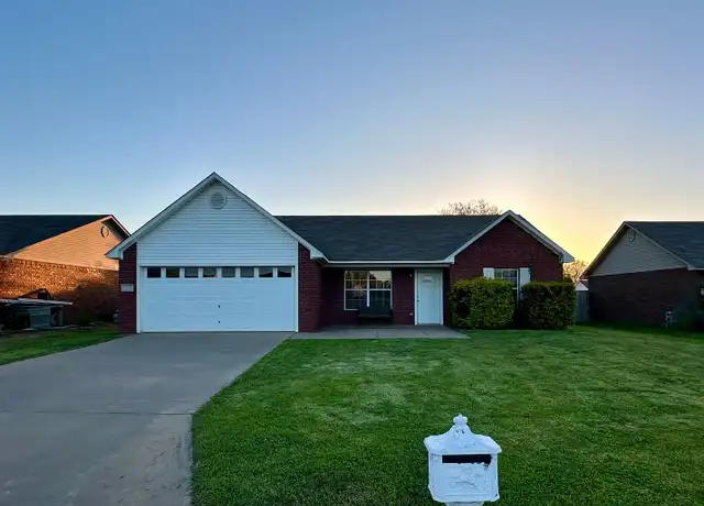 Property at 700 S 39th St, Van Buren, AR, 72956, 3 beds, 2 baths, [object Object]