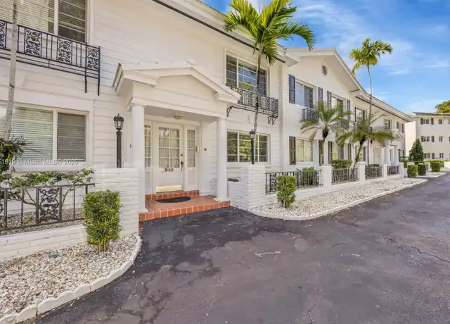 Property at 940 Sevilla Ave #108, Coral Gables, FL, 33134, 2 beds, 2 baths, [object Object]