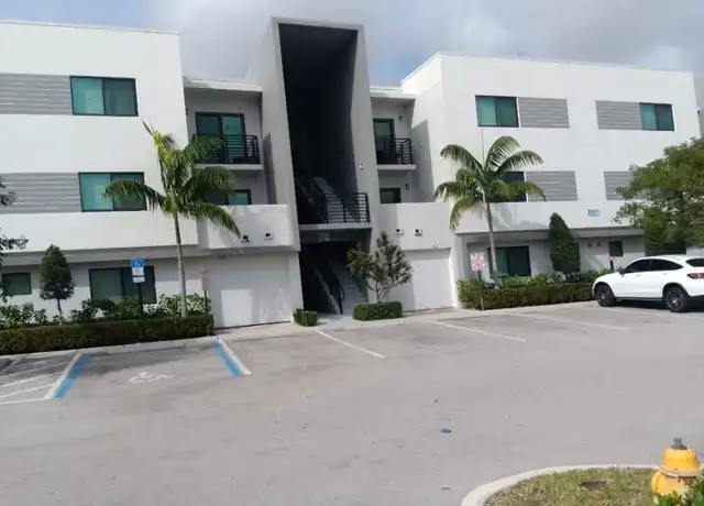 Property at 3050 NW 68th St #2205, Fort Lauderdale, FL, 33309, 2 beds, 2 baths, [object Object]
