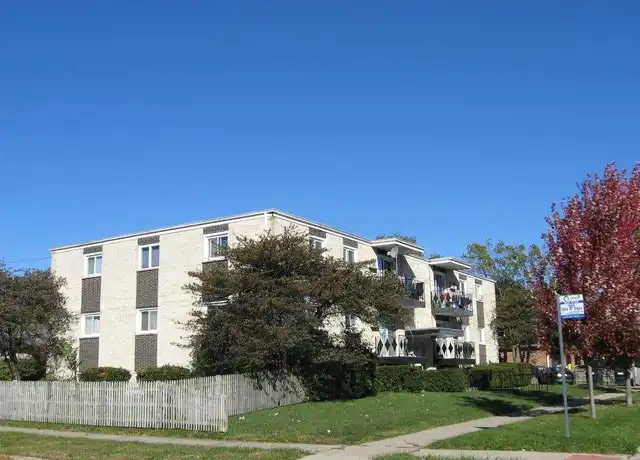 Property at 108 N McAree Rd Unit 6, Waukegan, IL, 60085, 2 beds, 1 bath, [object Object]