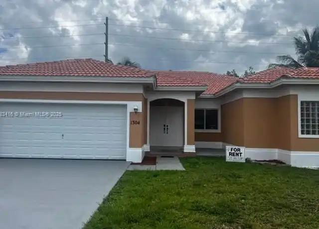 Property at 1304 SE 7th Ct Unit 1304, Homestead, FL, 33033, 3 beds, 2 baths, [object Object]
