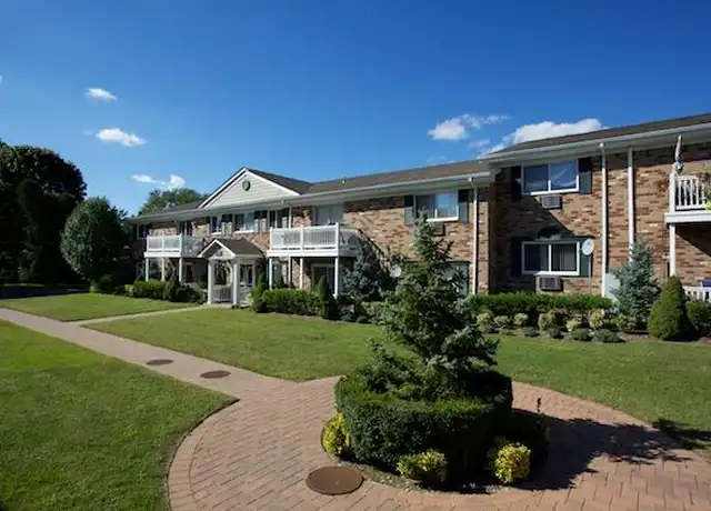 Property at 220 Lakeland Ave Unit J-6, Sayville, NY, 11782, 1 bed, 1 bath, [object Object]