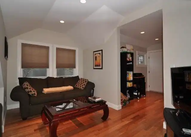Property at 25-27 Crosby Rd Unit 3, Chestnut Hill, MA, 02467, 2 beds, 2 baths, [object Object]