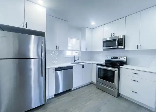 Property at 110 E 30th St Unit D, Austin, TX, 78705, 6 beds, 3 baths, [object Object]