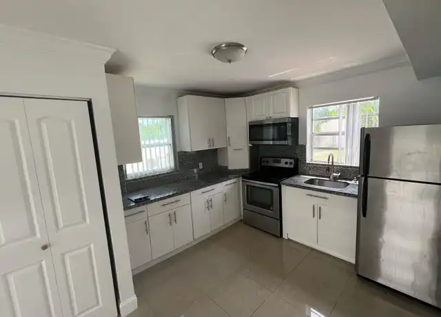 Property at 2342 Wilson St Unit 3, Hollywood, FL, 33020, 2 beds, 1 bath, [object Object]