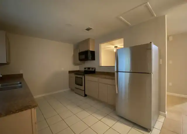 Property at 203 Greenlawn Ave, Pleasanton, TX, 78064, 2 beds, 1 bath, [object Object]