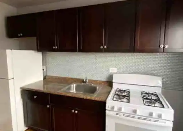 Property at 4033 W Melrose St, Chicago, IL, 60641, 0 beds, 1 bath, [object Object]