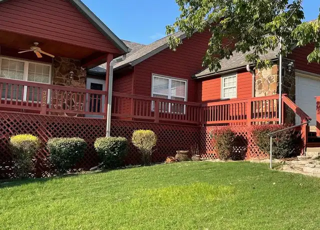 Property at 352 Grand Ave, Branson, MO, 65616, 3 beds, 2 baths, [object Object]