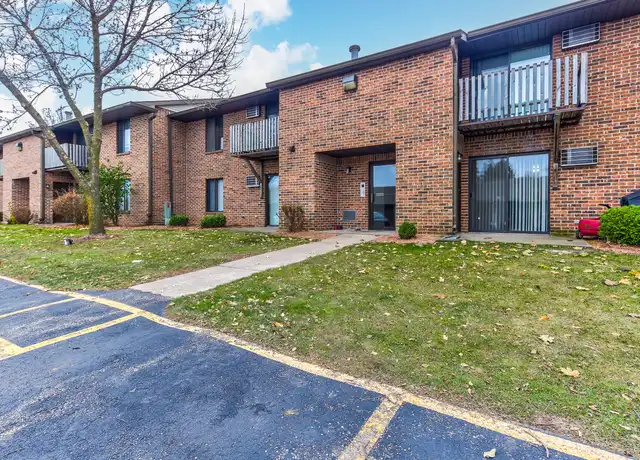 Property at Shadow Creek Apartments - 2132 W 9th Ave, Oshkosh, WI, 54904, 2 beds, 1 bath, [object Object]